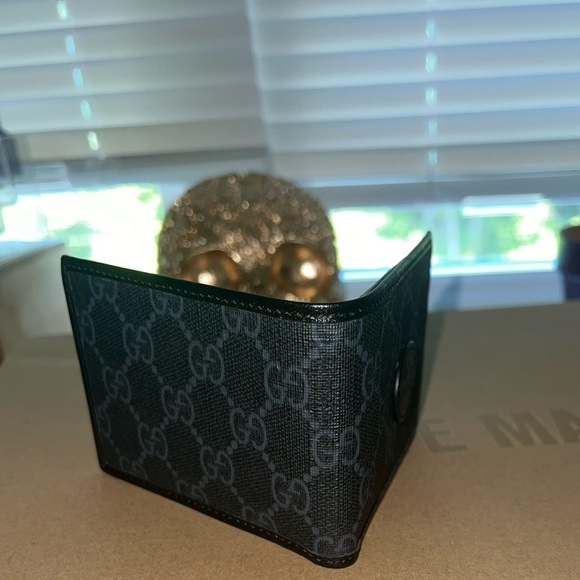 Mens Bi-Fold Gucci Wallet - Picture 3 of 9